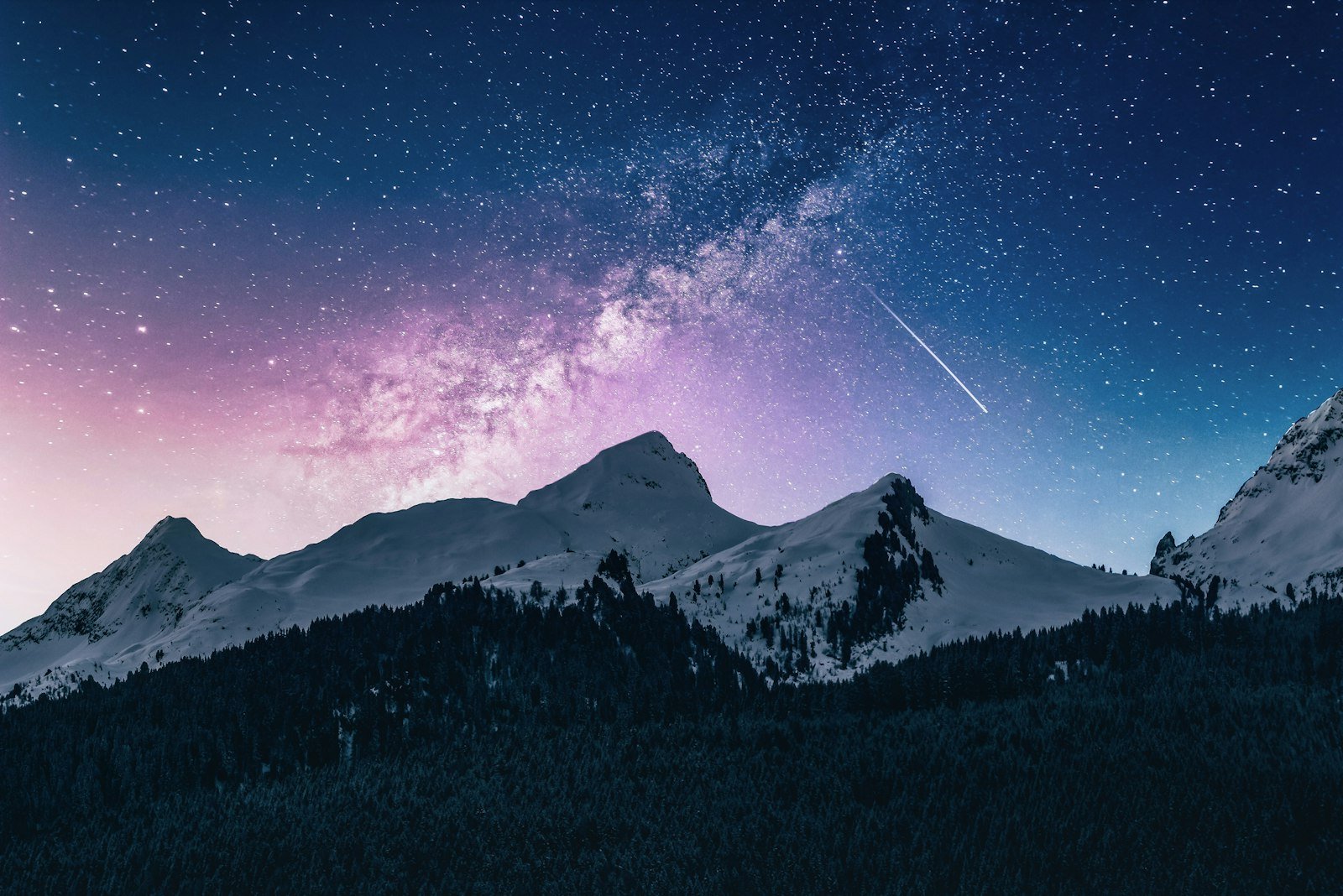 雪山の夜景